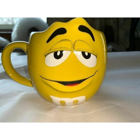 M&M's World Yellow Mug Coffee Tea Cocoa M & M Candy Lovers Novelty Gift - Picture 1 of 5